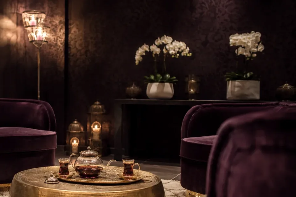 Elena Masaj Salonu, Bağcılar — bekleme salonu, koltuklar ve ışık